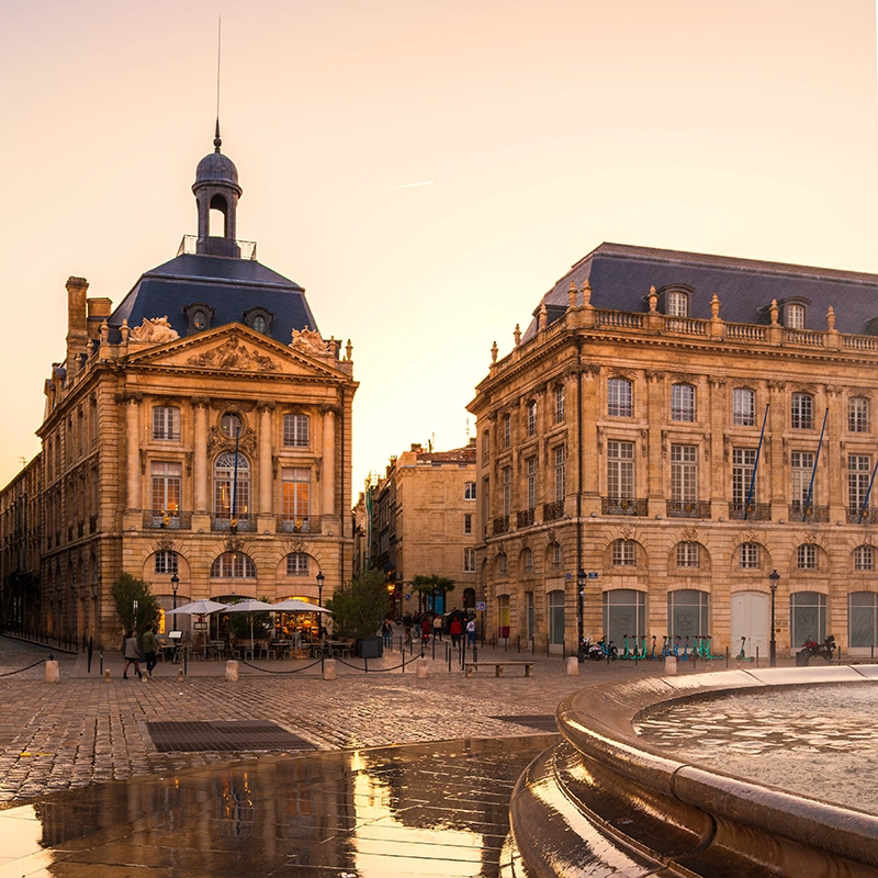 Bordeaux - Place de la Bourse - Recherche de partenariats et financements